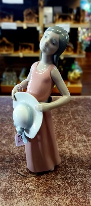 Girl With Hat LLARDO