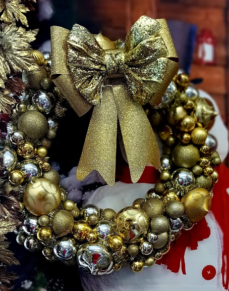 Wreath Bow Gold Ball