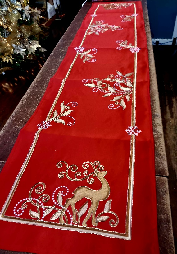 Table Runner Reindeer