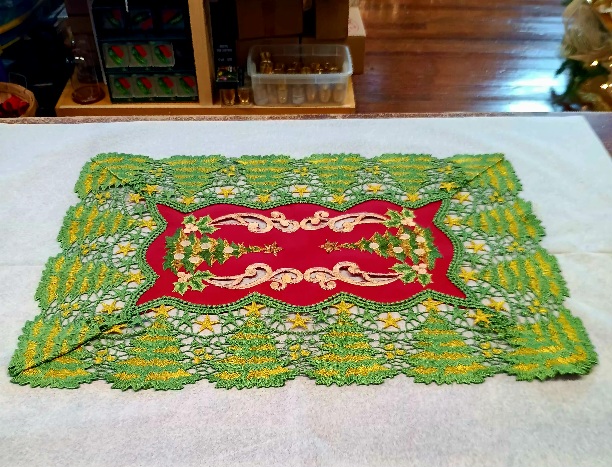 Placemat Lace Tree Design
